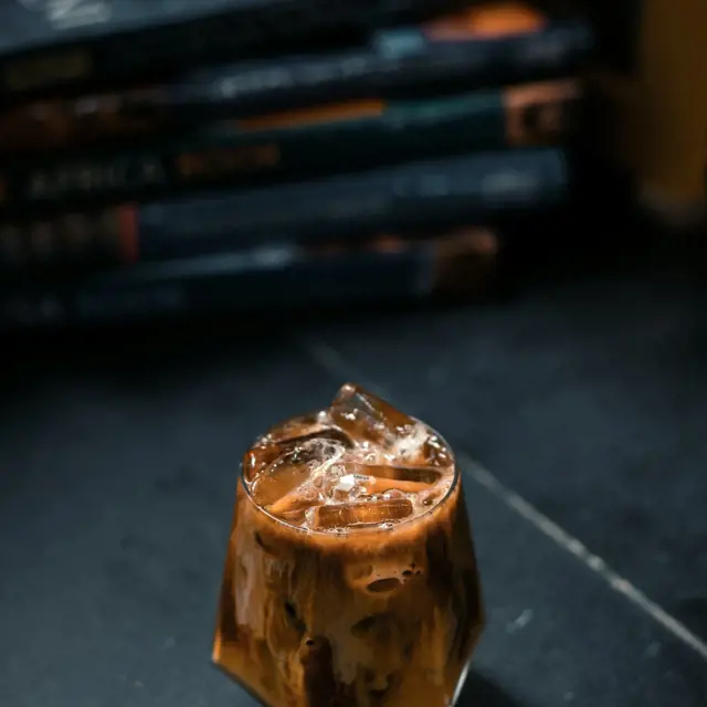 See How The Caramel Syrup Swirls In You Salted Caramel Cold Brew Coffee Pariwat Pannium By Madefrombeans